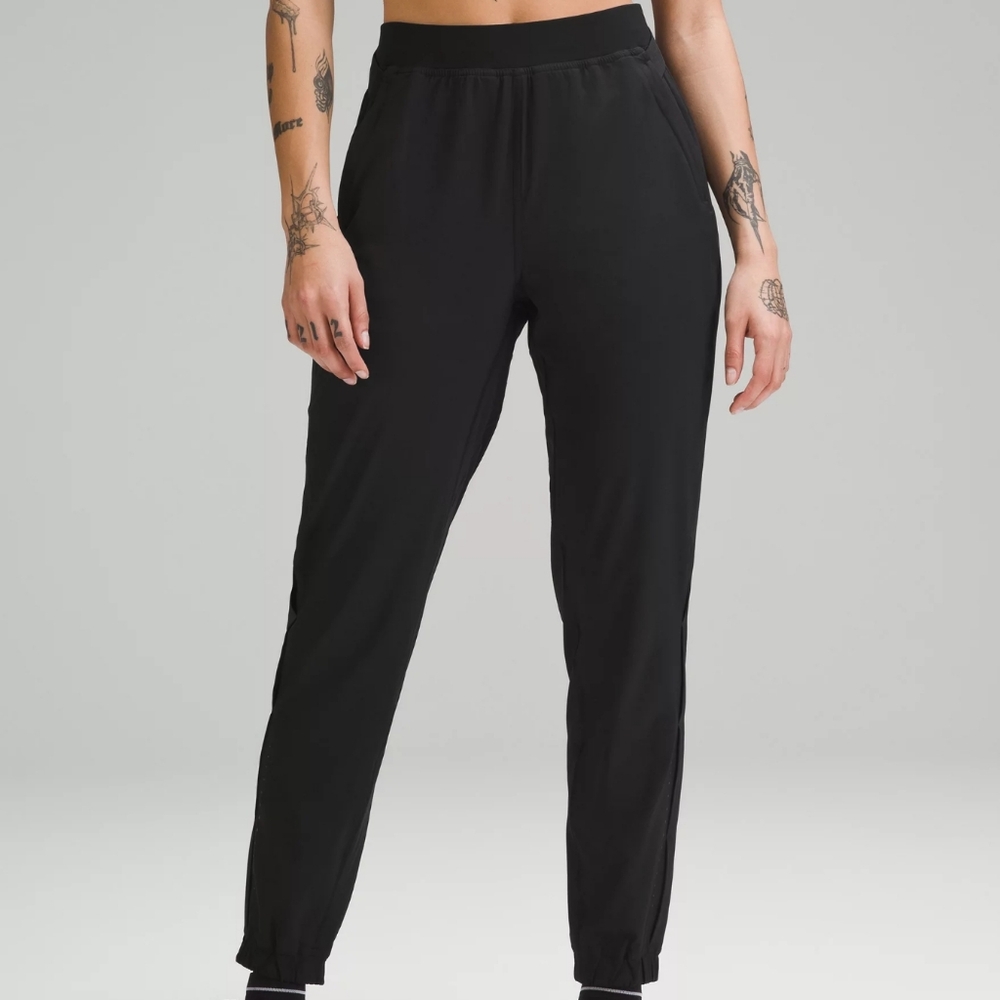 Lululemon Adapted State High-Rise Jogger *Airflow Size 6
